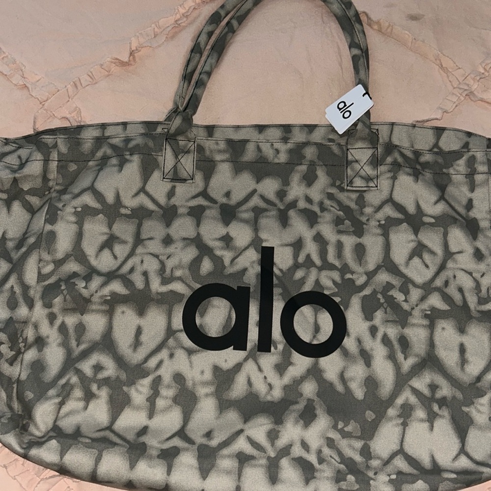ALO Yoga iconic tote  bag